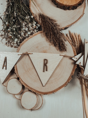 Drewniana girlanda w trójkąty