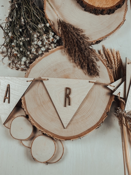 Drewniana girlanda w trójkąty