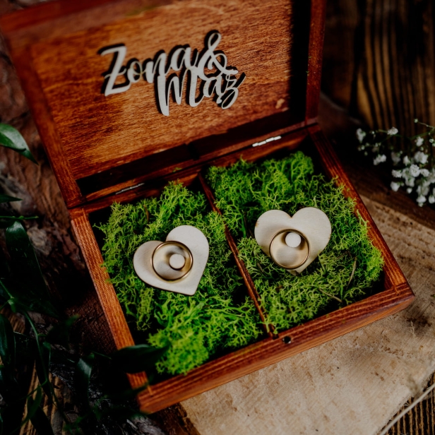 Drewniane pudełko na obrączki tik