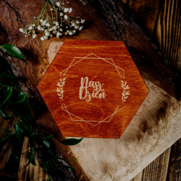 Drewniana szkatułka na obrączki kolor tik