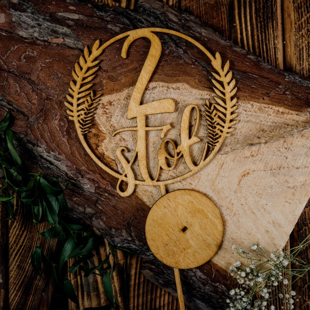 Drewniane numery na stóły weselne na ślub kolor dąb rustykalne