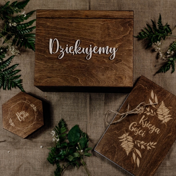 Drewniany zestaw ślubny na wesele pudełko na koperty pudełko na  obrączki wieszaki księga gości rustykalnaa