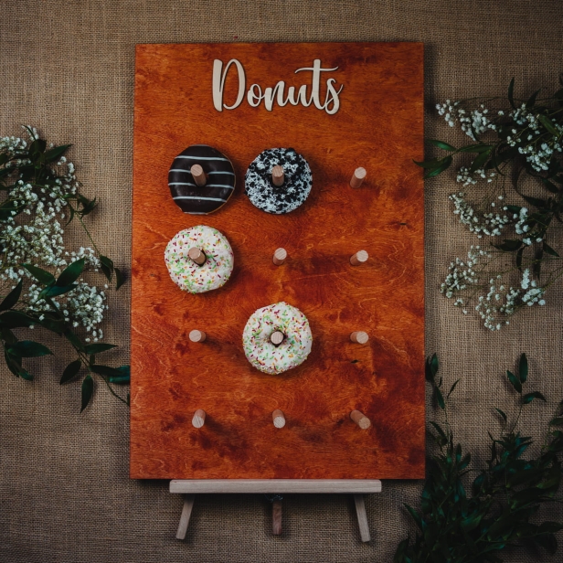 Drewniana tablica na Donaty kolor tik