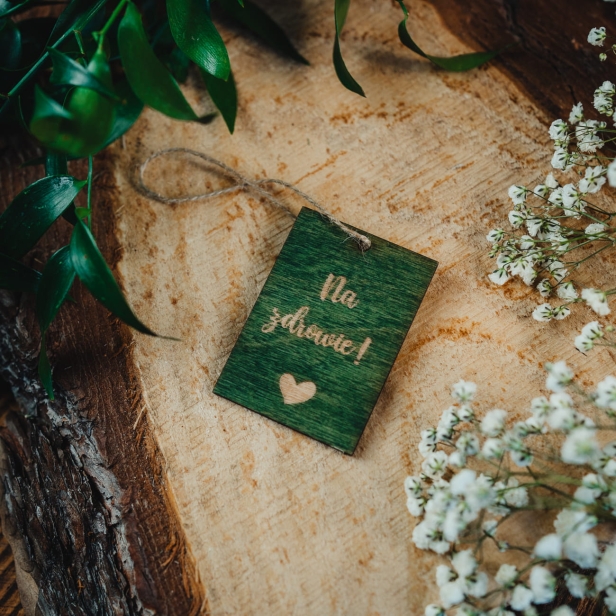 Drewniane zawieszki rustykalne na alkohol wino weselne na ślub