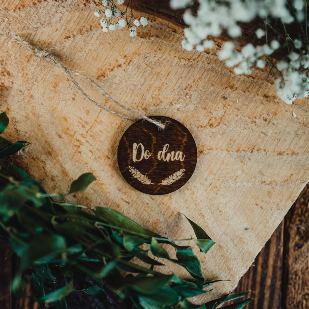 Drewniane zawieszki rustykalne na alkohol wino weselne na ślub