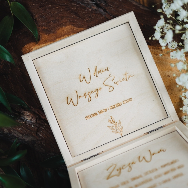 Drewniane Pudełko z życzeniami środek