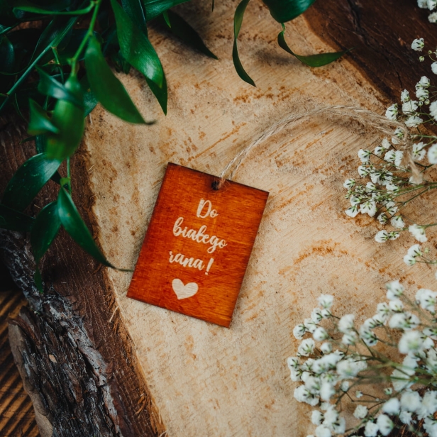 Drewniane zawieszki rustykalne na alkohol wino weselne na ślub