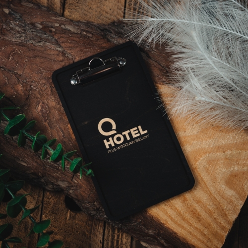 Drewniany płatnik z clipboardem