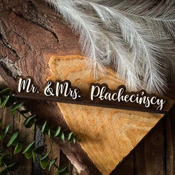 Napis na stół młodej pary